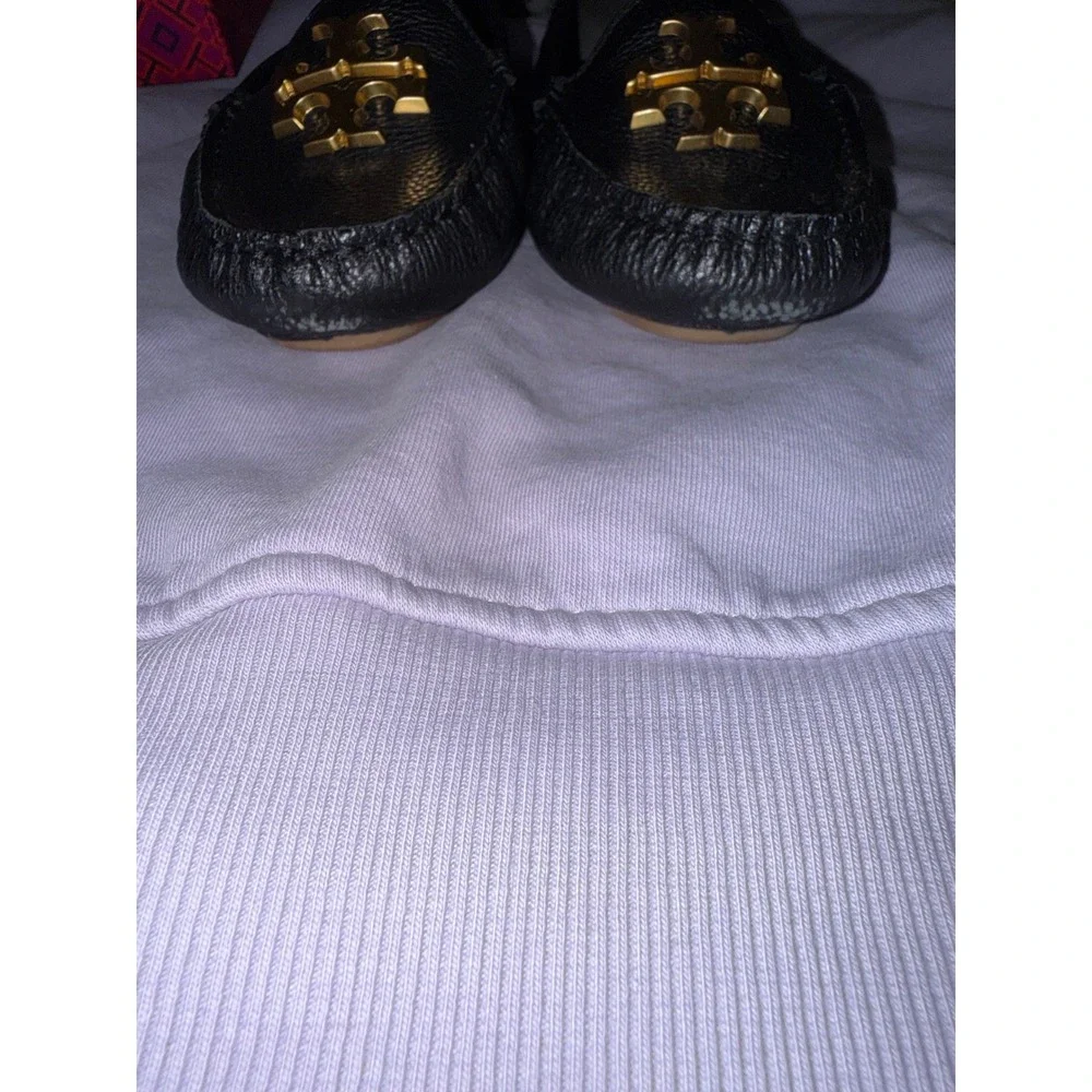 Tory Burch Everly Driver Black Tumbled Leather Loafers Gold Logo 85159 Size 7.5